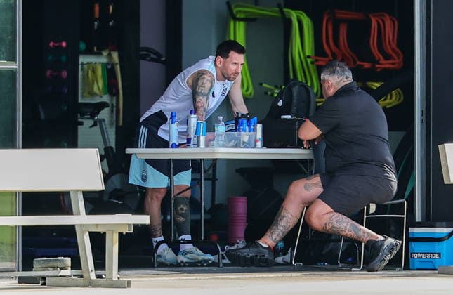 FIFA World Cup, WM, Weltmeisterschaft, Fussball 2026 - Argentina training session Argentina s Lionel Messi (C) attends a training session in Fort Lauderdale, Florida, USA, 02 July 2026. Argentina will face Cape Verde on 03 July in a 2026 FIFA World Cup Round of 32 match. FORT LAUDERDALE FLORIDA United States  Copyright: xCRISTOBALxHERRERA-ULASHKEVICHx