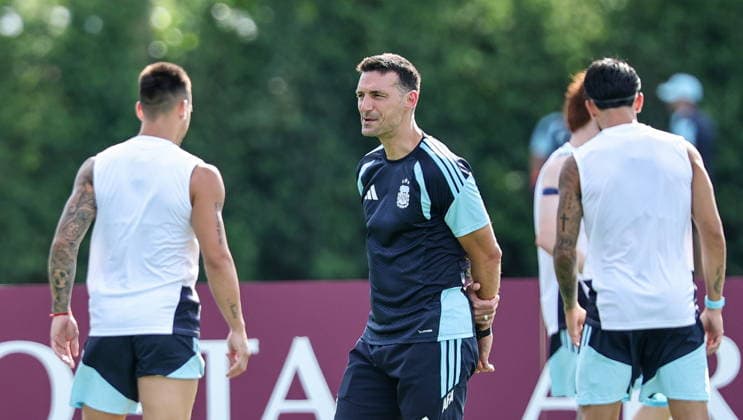 FIFA World Cup, WM, Weltmeisterschaft, Fussball 2026 - Argentina training session Argentina national soccer team head coach Lionel Scaloni (C) attends a training session in Fort Lauderdale, Florida, USA, 02 July 2026. Argentina will face Cape Verde on 03 July in a 2026 FIFA World Cup Round of 32 match. FORT LAUDERDALE FLORIDA United States  Copyright: xCRISTOBALxHERRERA-ULASHKEVICHx