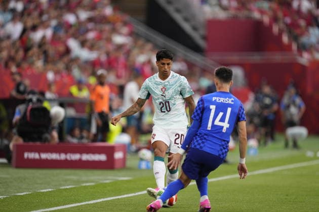 Portugal v Croatia - FIFA World Cup, WM, Weltmeisterschaft, Fussball 2026 - Round of 32 TORONTO, CANADA - JULY 2: Joao Cancelo of Portugal and Ivan Perisic of Croatia compete for the ball during the 2026 FIFA World Cup Round of 32 match between Portugal and Croatia at Toronto Stadium (BMO Field) in Toronto, Ontario, Canada on July 2, 2026. Jose Hernandez Anadolu Ontario Canada. Editorial use only. Please get in touch for any other usage.  Copyright: x2026xAnadoluxJosexHernandezx