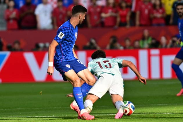 FIFA World Cup, WM, Weltmeisterschaft, Fussball 2026 - Round of 32 - Portugal vs Croatia Petar Sucic of Croatia (L) in action against Joao Neves of Portugal (R) during the FIFA World Cup 2026 Round of 32 match Portugal against Croatia, in Toronto, Canada, 02 July 2026. TORONTO Canada  Copyright: xEDUARDOxLIMAx