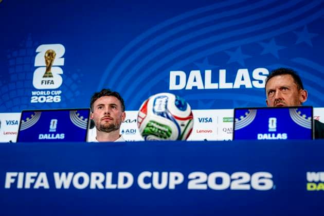 DALLAS - (lr) Oneill Aiden of Australia and Australian National Coach Tony Popovic during the 2026 World Cup at AT&T Stadium on July 2, 2026, in Dallas, United States. (Photo by Stefan Koops EYE4IMAGES DeFodi Images) - *** DALLAS — Aiden O Neill of Australia and Australian National Coach Tony Popovic during the 2026 World Cup at AT&T Stadium on July 2, 2026, in Dallas, United States. Photo by Stefan Koops, EYE4IMAGES, DeFodi Images
