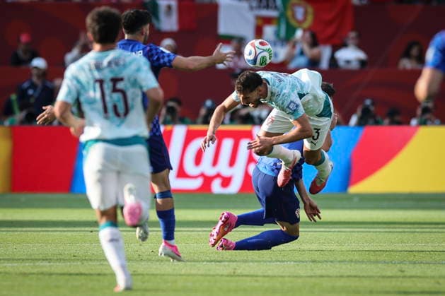 FIFA World Cup, WM, Weltmeisterschaft, Fussball 2026 - Round of 32 - Portugal vs Croatia Portugal s Ruben Dias (R) falls during FIFA World Cup 2026 Round of 32 match Portugal against Croatia, in Toronto, Canada, 02 July 2026. Palm Beach Florida United States  Copyright: xMIGUELxA.xLOPESx