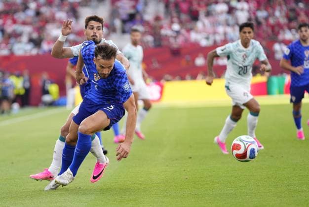 Portugal v Croatia - FIFA World Cup, WM, Weltmeisterschaft, Fussball 2026 - Round of 32 TORONTO, CANADA - JULY 02: Marin Pongracic of Croatia and Pedro Neto of Portugal compete for the ball during the 2026 FIFA World Cup First Stage Group I match between Portugal and Croatia at Toronto Stadium (BMO Field) in Toronto, Ontario, Canada on July 02, 2026. Jose Hernandez Anadolu Ontario Canada. Editorial use only. Please get in touch for any other usage.  Copyright: x2026xAnadoluxJosexHernandezx