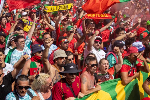 Portuguese fans in Toronto TORONTO, OT - 02.07.2026: PORTUGUESE FANS IN TORONTO - Portuguese fans take to the streets of Toronto in a festive atmosphere ahead of the match between Portugal and Croatia, wearing red and green, carrying flags and celebrating their passion for football. (Photo: R Vasconcelos Fotoarena) x2977510x  RxVasconcelos