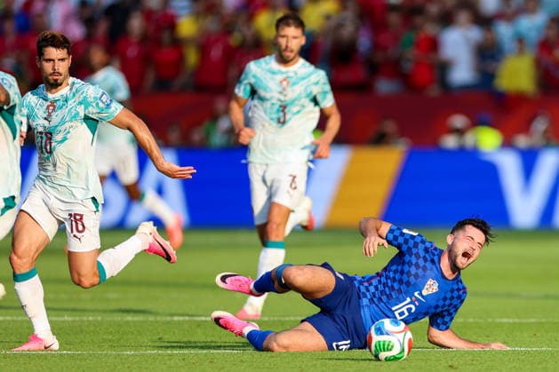 Portugal v Croatia: Round Of 32 - FIFA World Cup, WM, Weltmeisterschaft, Fussball 2026 Martin Baturina of Croatia lies on the pitch during the FIFA World Cup 2026 Round Of 32 match between Portugal and Croatia at Toronto Stadium on July 2, 2026 in Toronto, Canada.  SanjinxStrukic PIXSELL