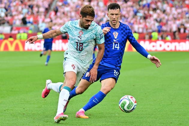 FIFA World Cup, WM, Weltmeisterschaft, Fussball 2026 - Round of 32 - Portugal vs Croatia Ivan Perisic of Croatia (R) in action against Pedro Neto of Portugal (L) during the FIFA World Cup 2026 Round of 32 match Portugal against Croatia, in Toronto, Canada, 02 July 2026. TORONTO Canada  Copyright: xEDUARDOxLIMAx