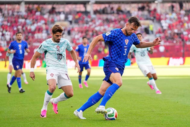 July 2, 2026, Toronto, Ontario, Canada: Marin Pongracic of Croatia and Pedro Neto of Portugal compete for the ball during the FIFA World Cup, WM, Weltmeisterschaft, Fussball 2026 Round Of 32 match between Portugal and Croatia at Toronto Stadium on July 02, 2026 in Toronto, Ontario. Portugal V Croatia: Round Of 32 - FIFA World Cup 2026  - ZUMAa181 20260702_zaa_a181_083 Copyright: xJosexBretonx