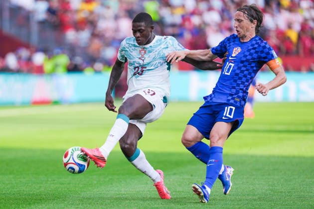 Nuno Mendes of Portugal (L) controls the ball under pressure from Luka Modric of Croatia (R) during a FIFA Men’s World Cup 2026 round of 32 football match between Portugal and Croatia at Toronto Stadium, in Toronto July 02th 2026 (Photo by Alexandra Fechete SPP)  Copyright: xAlexandraxFechete SPPx Sportspressphoto_SPR182988