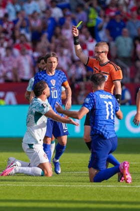 The Referee Espen Eskas shows yellow card to Ruben Dias of Portugal during a FIFA Men’s World Cup 2026 round of 32 football match between Portugal and Croatia at Toronto Stadium, in Toronto July 02th 2026 (Photo by Alexandra Fechete SPP)  Copyright: xAlexandraxFechete SPPx Sportspressphoto_SPR183010