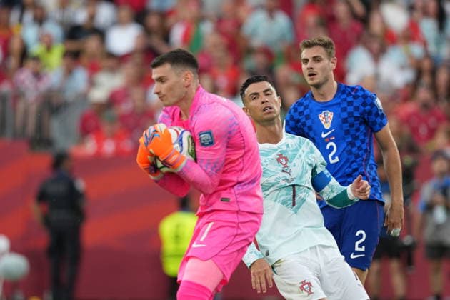 Portugal v Croatia - FIFA World Cup, WM, Weltmeisterschaft, Fussball 2026 - Round of 32 TORONTO, CANADA - JULY 02: Dominik Livakovic (1) of Croatia in action against Cristiano Ronaldo (7) of Portugal during the 2026 FIFA World Cup Round of 32 match between Portugal and Croatia at Toronto Stadium (BMO Field) in Toronto, Ontario, Canada on July 02, 2026. Mert Alper Dervis Anadolu Ontario Canada. Editorial use only. Please get in touch for any other usage.  Copyright: x2026xAnadoluxMertxAlperxDervisx