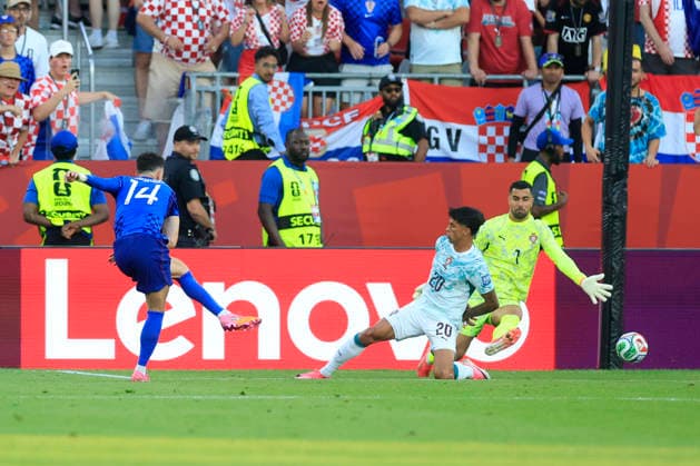 Ivan Perisic (L) of Croatia scores a goal during a 2026 FIFA World Cup, WM, Weltmeisterschaft, Fussball match between Portugal and Croatia at BMO Stadium in Toronto, Canada, 02 July 2026. FIFA World Cup 2026 - Round of 32 - Portugal vs. Croatia !ACHTUNG: NUR REDAKTIONELLE NUTZUNG!  Copyright: xBienvenidoxVelascox GR5083 20260703-55020782997_1