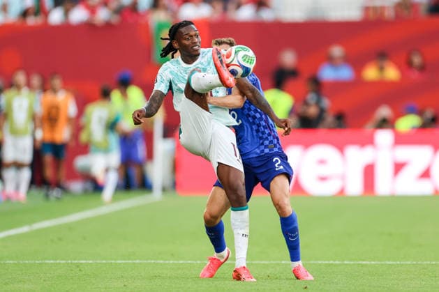 Portugal v Croatia: Round Of 32 - FIFA World Cup, WM, Weltmeisterschaft, Fussball 2026 Rafael Leao of Portugal and Josip Stanisic of Croatia competes for the ball during the FIFA World Cup 2026 Round Of 32 match between Portugal and Croatia at Toronto Stadium on July 2, 2026 in Toronto, Canada.  SanjinxStrukic PIXSELL