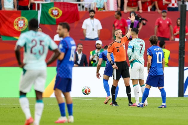 Portugal v Croatia: Round Of 32 - FIFA World Cup, WM, Weltmeisterschaft, Fussball 2026 Cristiano Ronaldo of Portugal reacts with referee Espen Eskas after his attempt was ruled offside during the FIFA World Cup 2026 Round Of 32 match between Portugal and Croatia at Toronto Stadium on July 2, 2026 in Toronto, Canada.  SanjinxStrukic PIXSELL