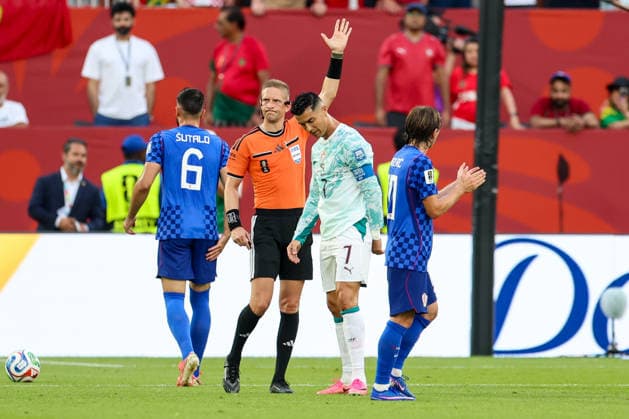 Portugal v Croatia: Round Of 32 - FIFA World Cup, WM, Weltmeisterschaft, Fussball 2026 Cristiano Ronaldo of Portugal reacts with referee Espen Eskas after his attempt was ruled offside during the FIFA World Cup 2026 Round Of 32 match between Portugal and Croatia at Toronto Stadium on July 2, 2026 in Toronto, Canada.  SanjinxStrukic PIXSELL
