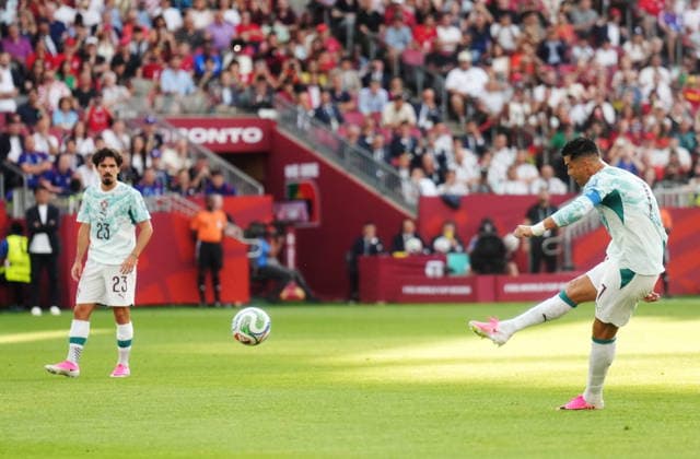 July 2, 2026, Toronto, On, CANADA: Portugal s Cristiano Ronaldo (7) takes a free kick against Croatia during the first half of a World Cup round of 32 soccer match, in Toronto on Thursday, July 2, 2026. Canada News - July 2, 2026  - ZUMAc35_ 20260702_zaf_c35_114 Copyright: xNathanxDenettex
