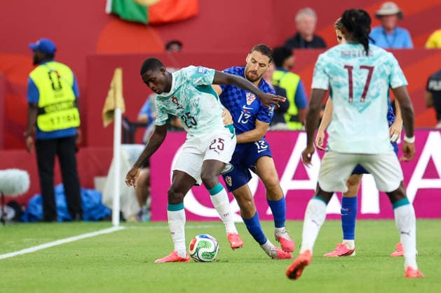 Portugal v Croatia: Round Of 32 - FIFA World Cup, WM, Weltmeisterschaft, Fussball 2026 Nuno Mendes of Portugal and Nikola Vlasic of Croatia competes for the ball during the FIFA World Cup 2026 Round Of 32 match between Portugal and Croatia at Toronto Stadium on July 2, 2026 in Toronto, Canada.  SanjinxStrukic PIXSELL