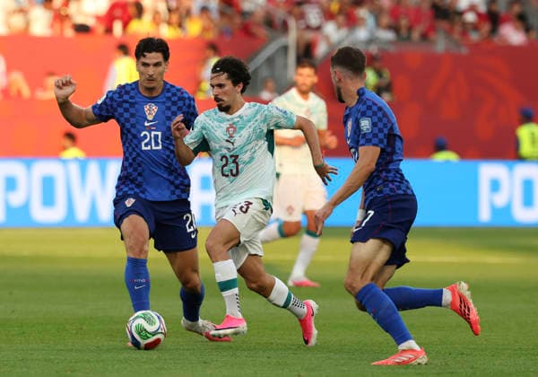 (260703) -- TORONTO, July 3, 2026 -- Vitinha (C) of Portugal vies with Igor Matanovic (1st L) of Croatia during the round of 32 match between Portugal and Croatia at the 2026 FIFA World Cup, WM, Weltmeisterschaft, Fussball at Toronto Stadium in Toronto, Canada, July 2, 2026. (Photo by Xinhua) (SP)CANADA-TORONTO-FOOTBALL-FIFA WORLD CUP-ROUND OF 32-POR VS CRO ZouxZheng 