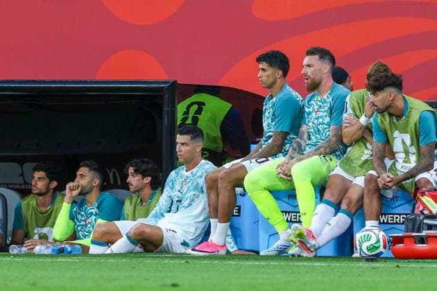 FIFA World Cup, WM, Weltmeisterschaft, Fussball 2026 - Round of 32 - Portugal vs Croatia Portugal s Cristiano Ronaldo (C-L) sits next to his bench teammates after being substituted during the FIFA World Cup 2026 Round of 32 match Portugal against Croatia, in Toronto, Canada, 02 July 2026. Palm Beach Florida United States  Copyright: xMIGUELxA.xLOPESx