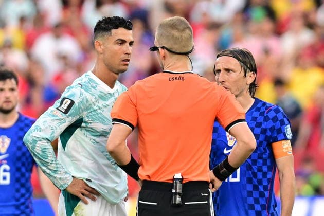 FIFA World Cup, WM, Weltmeisterschaft, Fussball 2026 - Round of 32 - Portugal vs Croatia Referee Espen Eskas (C) talks with Cristiano Ronaldo of Portugal (L) and Luka Modric of Croatia (R) during the FIFA World Cup 2026 Round of 32 match Portugal against Croatia, in Toronto, Canada, 02 July 2026. TORONTO Canada  Copyright: xEDUARDOxLIMAx