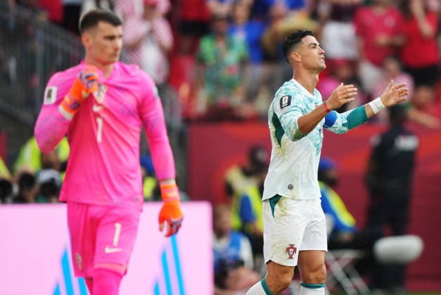 July 2, 2026, Toronto, On, CANADA: Portugal s Cristiano Ronaldo (7) reacts to a missed call as Croatia goalkeeper Dominik Livakovic (1) looks on during the first half of a World Cup round of 32 soccer match, in Toronto on Thursday, July 2, 2026. Canada News - July 2, 2026  - ZUMAc35_ 20260702_zaf_c35_126 Copyright: xNathanxDenettex