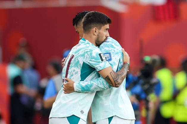 Portugal v Croatia: Round Of 32 - FIFA World Cup, WM, Weltmeisterschaft, Fussball 2026 Cristiano Ronaldo of Portugal hugs Ruben Neves of Portugal as he is substituted during the FIFA World Cup 2026 Round Of 32 match between Portugal and Croatia at Toronto Stadium on July 2, 2026 in Toronto, Canada.  SanjinxStrukic PIXSELL