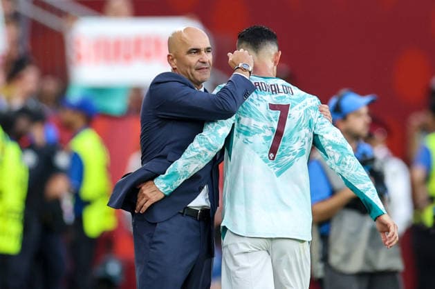 Portugal v Croatia: Round Of 32 - FIFA World Cup, WM, Weltmeisterschaft, Fussball 2026 Head Coach of Portugal Roberto Martinez embraces Cristiano Ronaldo of Portugal as he is substituted during the FIFA World Cup 2026 Round Of 32 match between Portugal and Croatia at Toronto Stadium on July 2, 2026 in Toronto, Canada.  SanjinxStrukic PIXSELL