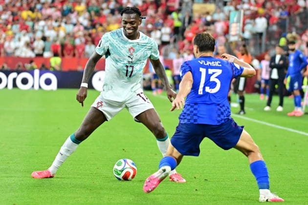 FIFA World Cup, WM, Weltmeisterschaft, Fussball 2026 - Round of 32 - Portugal vs Croatia Rafael Leao of Portugal in action against Nikola Vlasic of Croatia (R) during the FIFA World Cup 2026 Round of 32 match Portugal against Croatia, in Toronto, Canada, 02 July 2026. TORONTO Canada  Copyright: xEDUARDOxLIMAx