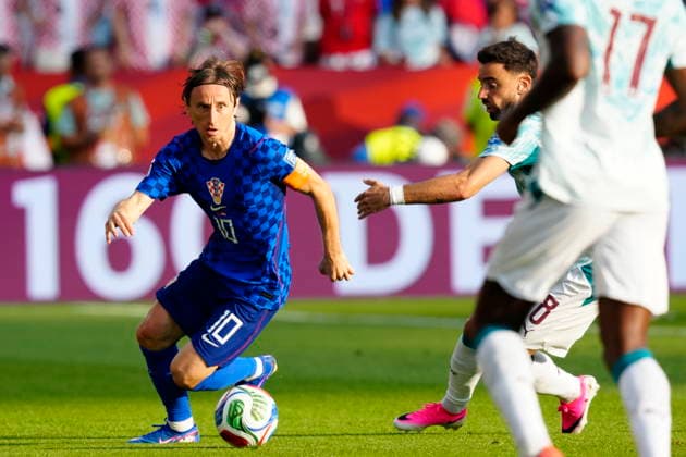 July 2, 2026, Toronto, On, CANADA: Croatia s Luka Modric (10) is chased by Portugal s Bruno Fernandes (8) during the first half of a World Cup round of 32 soccer match, in Toronto on Thursday, July 2, 2026. Canada News - July 2, 2026  - ZUMAc35_ 20260702_zaf_c35_131 Copyright: xFrankxGunnx