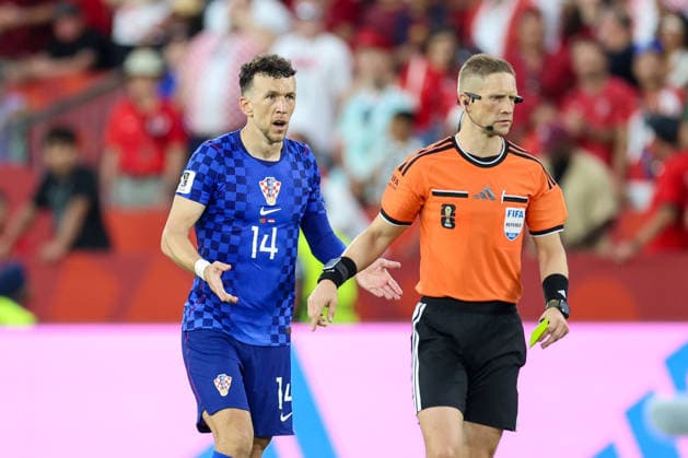 Portugal v Croatia: Round Of 32 - FIFA World Cup, WM, Weltmeisterschaft, Fussball 2026 Ivan Perisic of Croatia reacts with referee Espen Eskas during the FIFA World Cup 2026 Round Of 32 match between Portugal and Croatia at Toronto Stadium on July 2, 2026 in Toronto, Canada.  SanjinxStrukic PIXSELL