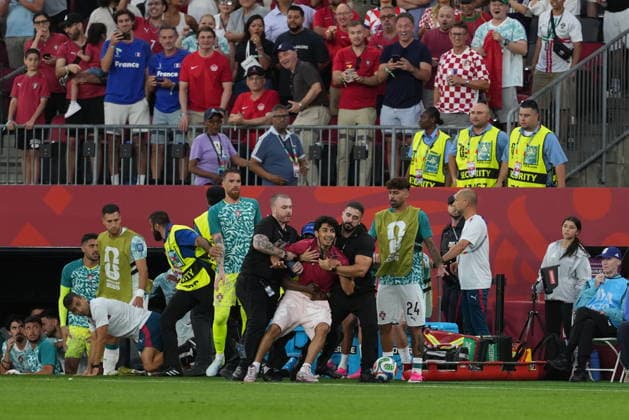 Portugal v Croatia - FIFA World Cup, WM, Weltmeisterschaft, Fussball 2026 - Round of 32 TORONTO, CANADA - JULY 02: A pitch invader is apprehended by security during the 2026 FIFA World Cup Round of 32 match between Portugal and Croatia at Toronto Stadium (BMO Field) in Toronto, Ontario, Canada on July 02, 2026. Mert Alper Dervis Anadolu Ontario Canada. Editorial use only. Please get in touch for any other usage.  Copyright: x2026xAnadoluxMertxAlperxDervisx