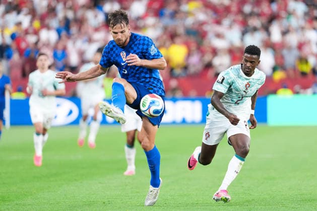 Marin Pongracic of Croatia passes the ball (L) under pressure from Nelson Semedo of Portugal (R) during a FIFA Men’s World Cup 2026 round of 32 football match between Portugal and Croatia at Toronto Stadium, in Toronto July 02th 2026 (Photo by Alexandra Fechete SPP)  Copyright: xAlexandraxFechete SPPx Sportspressphoto_SPR183080