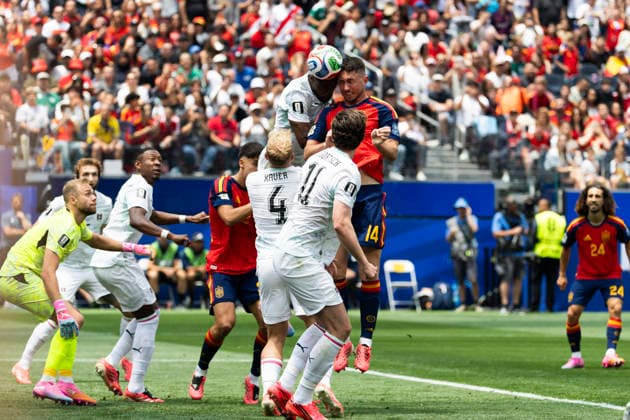 July 2, 2026, Los Angeles, California, USA: SpainÃ¢â‚¬â ¢s Aymeric Laporte (14) and Austria s Kevin Danso (3) vie for the ball during the FIFA World Cup, WM, Weltmeisterschaft, Fussball Round of 32 soccer match at SoFi Stadium in Inglewood, Calif., Thursday, July 2, 2026. World Cup 2026: Spain 3:0 Austria  - ZUMAc68_ 20260702_zaf_c68_102 Copyright: xRingoxChiux