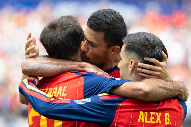 July 2, 2026, Los Angeles, California, USA: SpainÃ¢â‚¬â ¢s Rodri (16) and Alex Baena (15) celebrate after Mikel Oyarzabal (21) scoring against Austria during the FIFA World Cup, WM, Weltmeisterschaft, Fussball Round of 32 soccer match at SoFi Stadium in Inglewood, Calif., Thursday, July 2, 2026. World Cup 2026: Spain 3:0 Austria  - ZUMAc68_ 20260702_zaf_c68_120 Copyright: xRingoxChiux