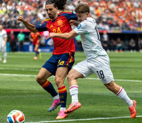 July 2, 2026, Los Angeles, California, USA: SpainÃ¢â‚¬â ¢s Marc Cucurella (24) and Austria s Romano Schmid (18) vie for the ball during the FIFA World Cup, WM, Weltmeisterschaft, Fussball Round of 32 soccer match at SoFi Stadium in Inglewood, Calif., on Thursday, July 2, 2026. World Cup 2026: Spain 3:0 Austria  - ZUMAc68_ 20260702_zaf_c68_121 Copyright: xRingoxChiux