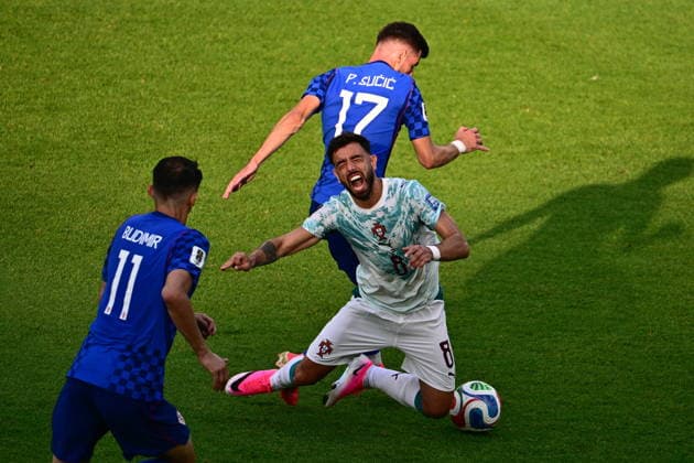 July 2, 2026, Toronto, On, CANADA: Portugal s Bruno Fernandes (8) is found by Croatia s Petar Sucic (17) during the first half of a World Cup round of 32 soccer match, in Toronto on Thursday, July 2, 2026. Canada News - July 2, 2026  - ZUMAc35_ 20260702_zaf_c35_137 Copyright: xSammyxKoganx