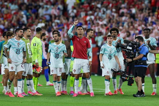 FIFA World Cup, WM, Weltmeisterschaft, Fussball 2026 - Round of 32 - Portugal vs Croatia Cristiano Ronaldo of Portugal (C), wearing the shirt of his late teammate Diogo Jota, and his teammates greet supporters after winning the FIFA World Cup 2026 Round of 32 match Portugal against Croatia, in Toronto, Canada, 02 July 2026. Palm Beach Florida United States  Copyright: xMIGUELxA.xLOPESx