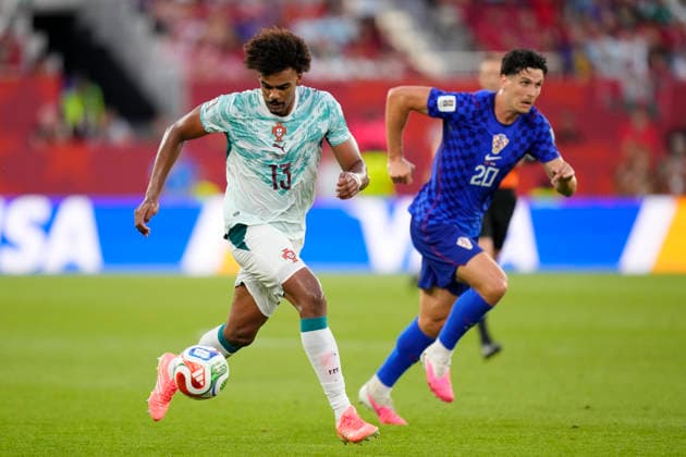 Portugal v Croatia: Round Of 32 - FIFA World Cup, WM, Weltmeisterschaft, Fussball 2026 Renato Veiga of Portugal runs with the ball during the FIFA World Cup 2026 Round Of 32 match between Portugal and Croatia at Toronto Stadium on July 02, 2026 in Toronto, Ontario. Toronto ON Canada  Copyright: xJosexBretonx originalFilename:bretonhernandez-portugal260702_nphCd.jpg