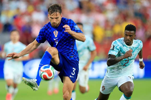 Nelson Semedo (R) of Portugal battles for the ball with Marin Pongracic (L) of Croatia during a 2026 FIFA World Cup, WM, Weltmeisterschaft, Fussball match between Portugal and Croatia at BMO Stadium in Toronto, Canada, 02 July 2026. FIFA World Cup 2026 - Round of 32 - Portugal vs. Croatia !ACHTUNG: NUR REDAKTIONELLE NUTZUNG!  Copyright: xBienvenidoxVelascox GR5110 20260703-55020783272_1