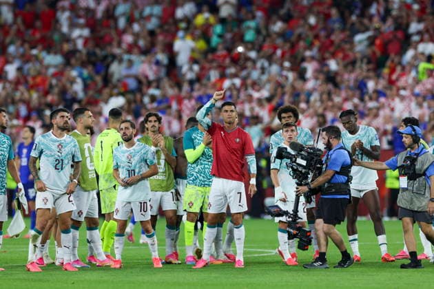 FIFA World Cup, WM, Weltmeisterschaft, Fussball 2026 - Round of 32 - Portugal vs Croatia Cristiano Ronaldo of Portugal (C), wearing the shirt of his late teammate Diogo Jota, and his teammates greet supporters after winning the FIFA World Cup 2026 Round of 32 match Portugal against Croatia, in Toronto, Canada, 02 July 2026. Palm Beach Florida United States  Copyright: xMIGUELxA.xLOPESx