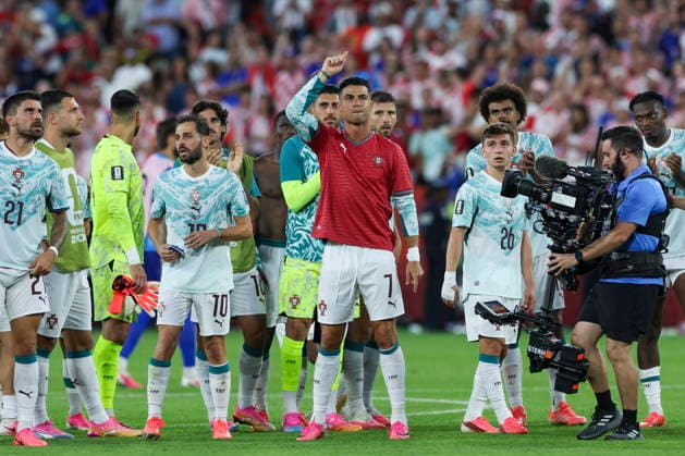FIFA World Cup, WM, Weltmeisterschaft, Fussball 2026 - Round of 32 - Portugal vs Croatia Cristiano Ronaldo of Portugal (C), wearing the shirt of his late teammate Diogo Jota, and his teammates greet supporters after winning the FIFA World Cup 2026 Round of 32 match Portugal against Croatia, in Toronto, Canada, 02 July 2026. Palm Beach Florida United States  Copyright: xMIGUELxA.xLOPESx