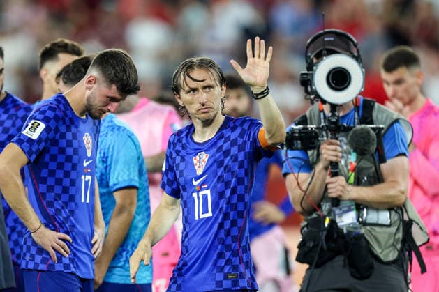 Portugal v Croatia: Round Of 32 - FIFA World Cup, WM, Weltmeisterschaft, Fussball 2026 Luka Modric acknowledges the fans after 2:1 loss during the FIFA World Cup 2026 Round Of 32 match between Portugal and Croatia at Toronto Stadium on July 2, 2026 in Toronto, Canada.  SanjinxStrukic PIXSELL
