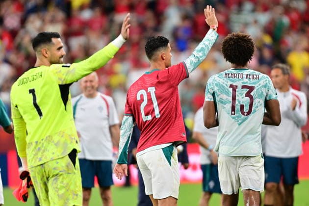 FIFA World Cup, WM, Weltmeisterschaft, Fussball 2026 - Round of 32 - Portugal vs Croatia Cristiano Ronaldo of Portugal (C), wearing the shirt of his late teammate Diogo Jota, with his teammates greet supporters after winning the FIFA World Cup 2026 Round of 32 match Portugal against Croatia, in Toronto, Canada, 02 July 2026. TORONTO Canada  Copyright: xEDUARDOxLIMAx