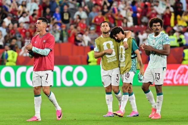 FIFA World Cup, WM, Weltmeisterschaft, Fussball 2026 - Round of 32 - Portugal vs Croatia Cristiano Ronaldo of Portugal (L), wearing the shirt of his late teammate Diogo Jota, with his teammates greet supporters after winning the FIFA World Cup 2026 Round of 32 match Portugal against Croatia, in Toronto, Canada, 02 July 2026. TORONTO Canada  Copyright: xEDUARDOxLIMAx