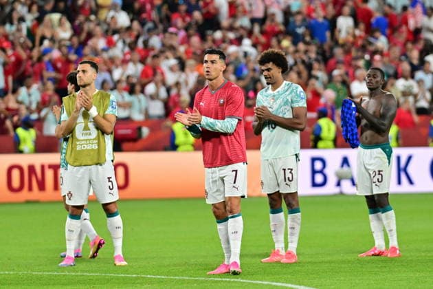 FIFA World Cup, WM, Weltmeisterschaft, Fussball 2026 - Round of 32 - Portugal vs Croatia Cristiano Ronaldo of Portugal (C), wearing the shirt of his late teammate Diogo Jota, with his teammates greet supporters after winning the FIFA World Cup 2026 Round of 32 match Portugal against Croatia, in Toronto, Canada, 02 July 2026. TORONTO Canada  Copyright: xEDUARDOxLIMAx