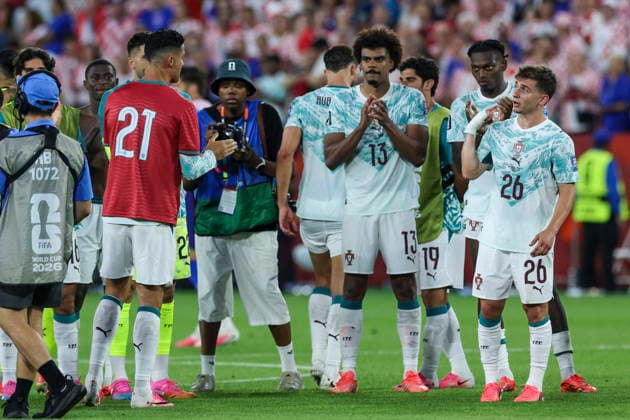 FIFA World Cup, WM, Weltmeisterschaft, Fussball 2026 - Round of 32 - Portugal vs Croatia Cristiano Ronaldo of Portugal (C), wearing the shirt of his late teammate Diogo Jota, with his teammates greet supporters after winning the FIFA World Cup 2026 Round of 32 match Portugal against Croatia, in Toronto, Canada, 02 July 2026. Palm Beach Florida United States  Copyright: xMIGUELxA.xLOPESx