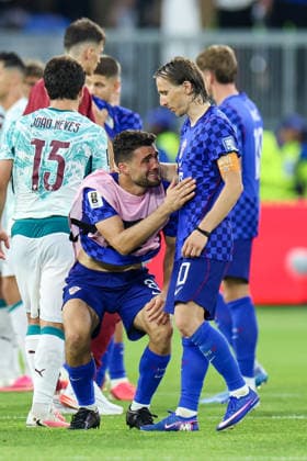 Portugal v Croatia: Round Of 32 - FIFA World Cup, WM, Weltmeisterschaft, Fussball 2026 Mateo Kovacic and Luka Modric of Croatia react after a 1-2 loss during the FIFA World Cup 2026 Round Of 32 match between Portugal and Croatia at Toronto Stadium on July 2, 2026 in Toronto, Canada.  SanjinxStrukic PIXSELL