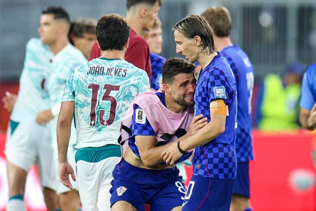 Portugal v Croatia: Round Of 32 - FIFA World Cup, WM, Weltmeisterschaft, Fussball 2026 Mateo Kovacic and Luka Modric of Croatia react after a 1-2 loss during the FIFA World Cup 2026 Round Of 32 match between Portugal and Croatia at Toronto Stadium on July 2, 2026 in Toronto, Canada.  SanjinxStrukic PIXSELL