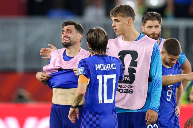 Portugal v Croatia: Round Of 32 - FIFA World Cup, WM, Weltmeisterschaft, Fussball 2026 Mateo Kovacic, Luka Modric and Luka Vuskovic of Croatia react after a 1-2 loss during the FIFA World Cup 2026 Round Of 32 match between Portugal and Croatia at Toronto Stadium on July 2, 2026 in Toronto, Canada.  SanjinxStrukic PIXSELL