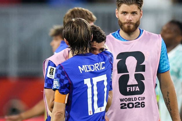 Portugal v Croatia: Round Of 32 - FIFA World Cup, WM, Weltmeisterschaft, Fussball 2026 Mateo Kovacic and Luka Modric of Croatia react after a 1-2 loss during the FIFA World Cup 2026 Round Of 32 match between Portugal and Croatia at Toronto Stadium on July 2, 2026 in Toronto, Canada.  SanjinxStrukic PIXSELL