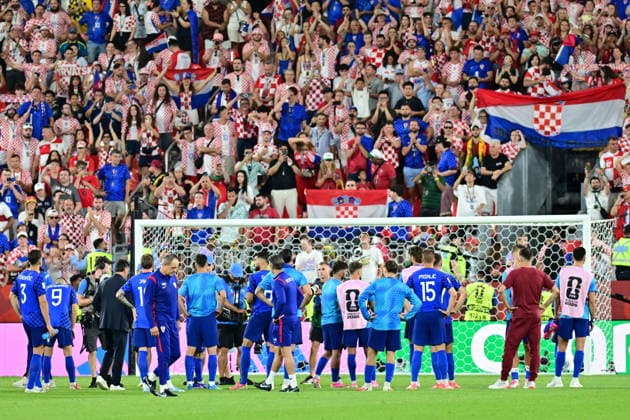 FIFA World Cup, WM, Weltmeisterschaft, Fussball 2026 - Round of 32 - Portugal vs Croatia Players of Croatia greet their supporters after losing the FIFA World Cup 2026 Round of 32 match Portugal against Croatia, in Toronto, Canada, 02 July 2026. TORONTO Canada  Copyright: xEDUARDOxLIMAx
